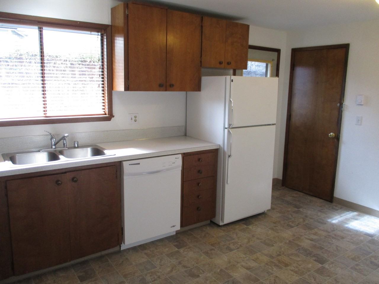 5910 28th Ave Nw - Photo 4 of 9