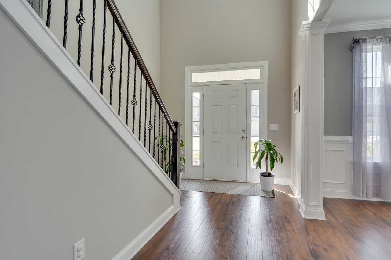 1030 Ardrey Cir - Photo 3 of 35