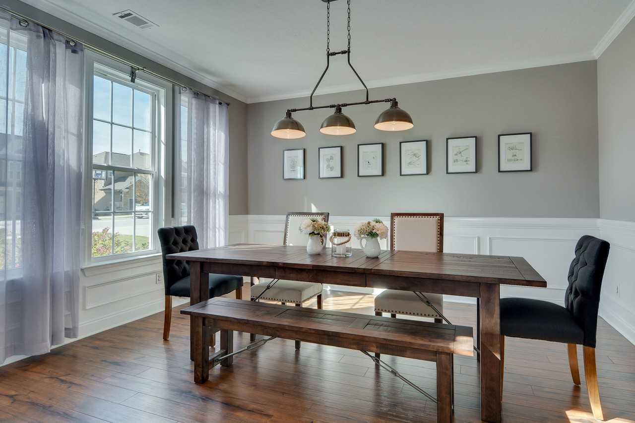 1030 Ardrey Cir - Photo 5 of 35