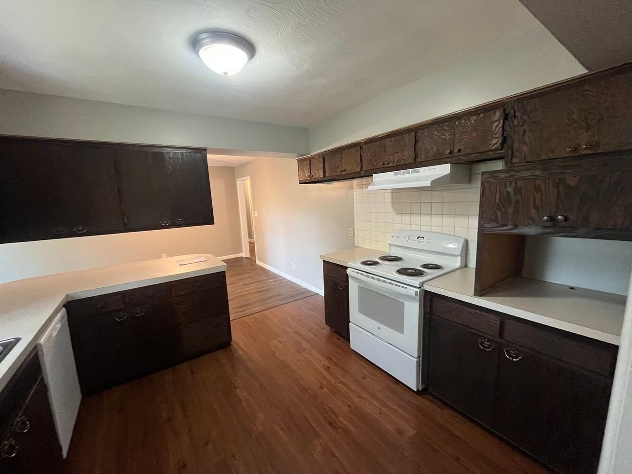 2062 E Elm St - Photo 5 of 16