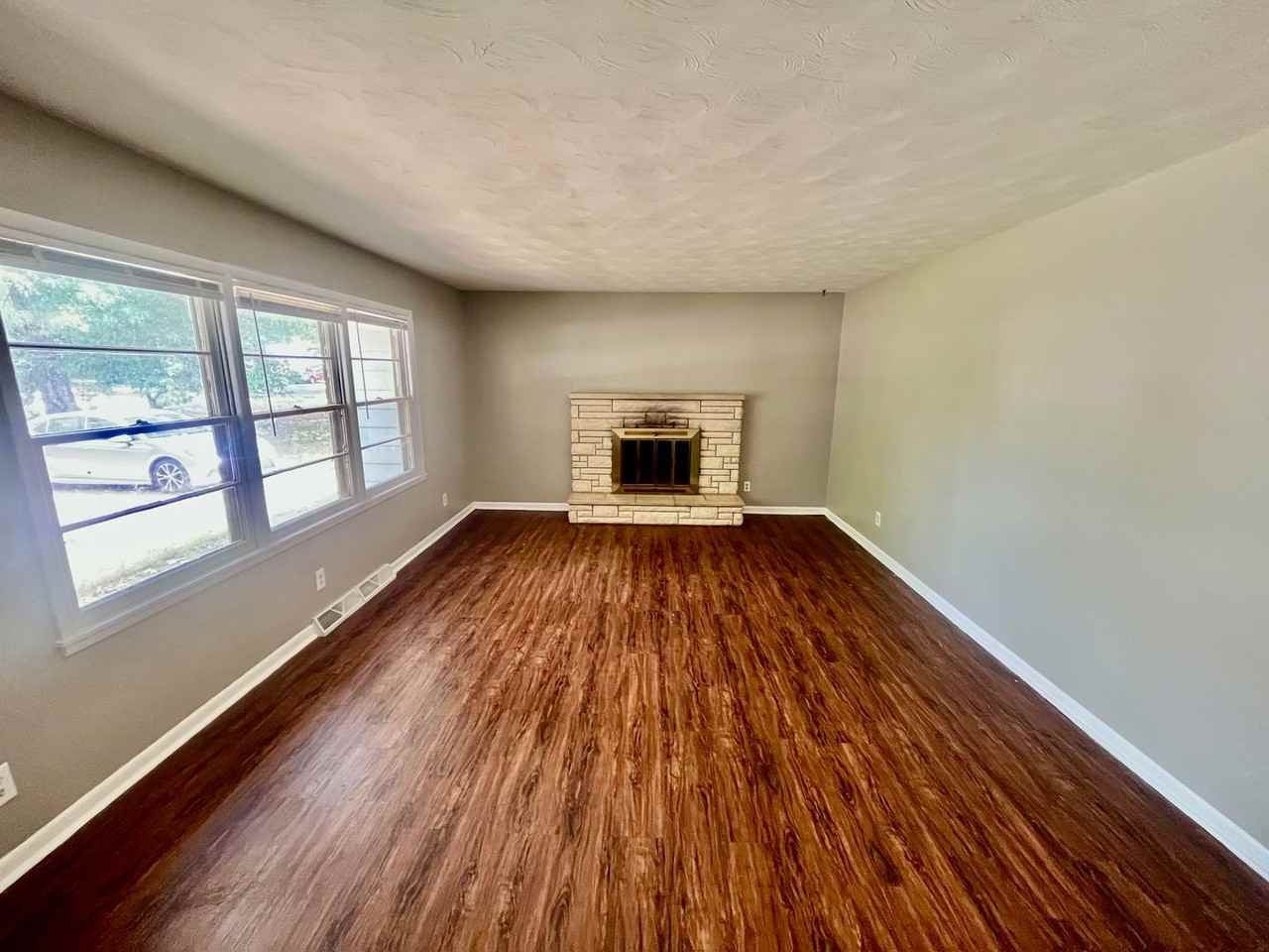 2062 E Elm St - Photo 6 of 16