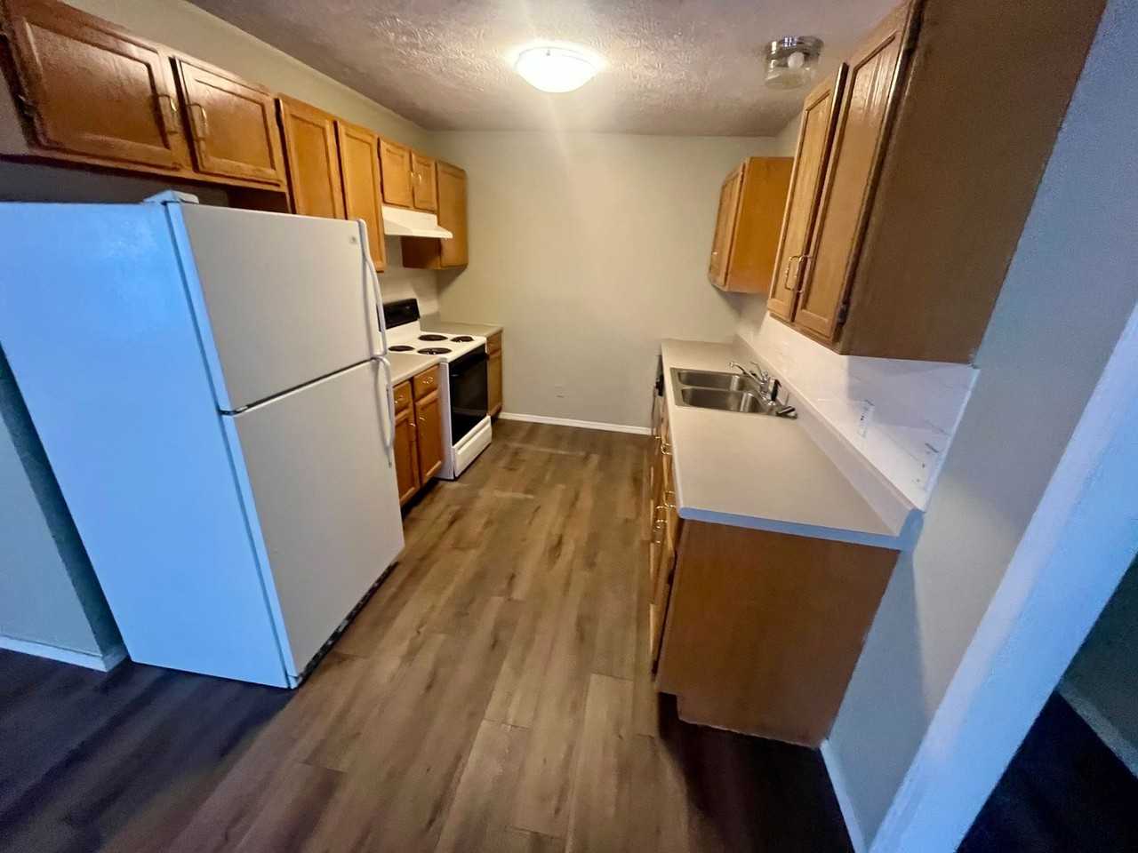 1327 W Carriage Ct - Photo 4 of 13