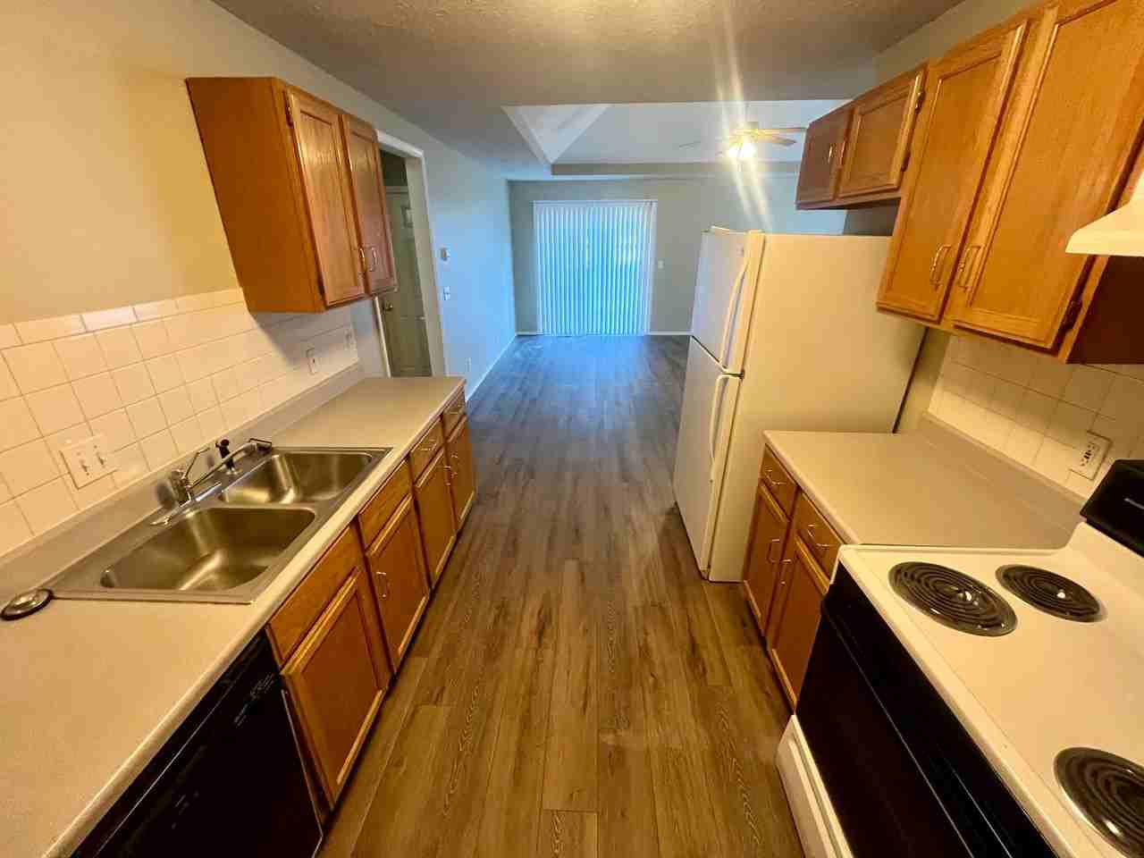 1327 W Carriage Ct - Photo 5 of 13