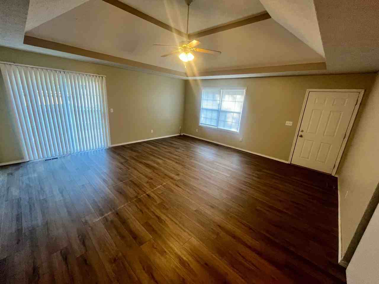 1327 W Carriage Ct - Photo 6 of 13