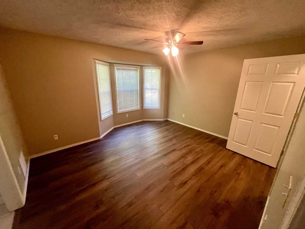 1327 W Carriage Ct - Photo 7 of 13
