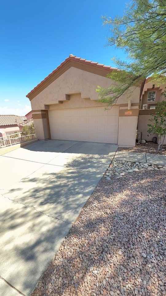 10110 N Bighorn Butte Dr - Photo 2 of 35