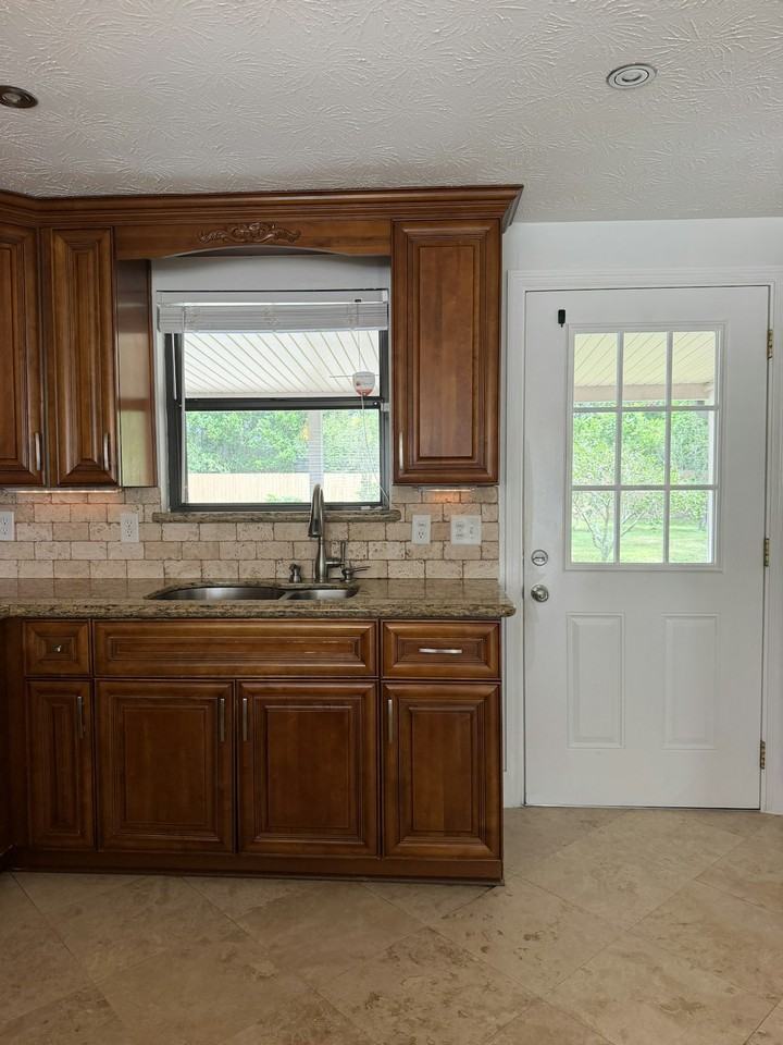 4123 Lazy Hollow Ln N - Photo 7 of 37
