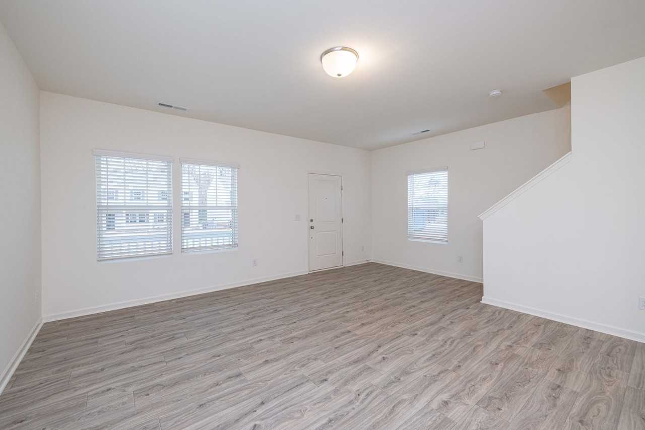 463 Kincaid Rd - Photo 5 of 28