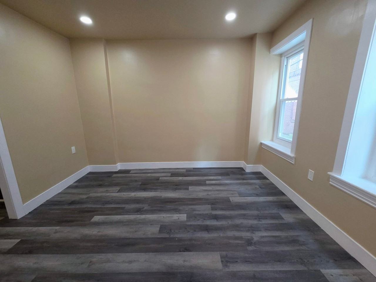 729 Chestnut St - Photo 2 of 16