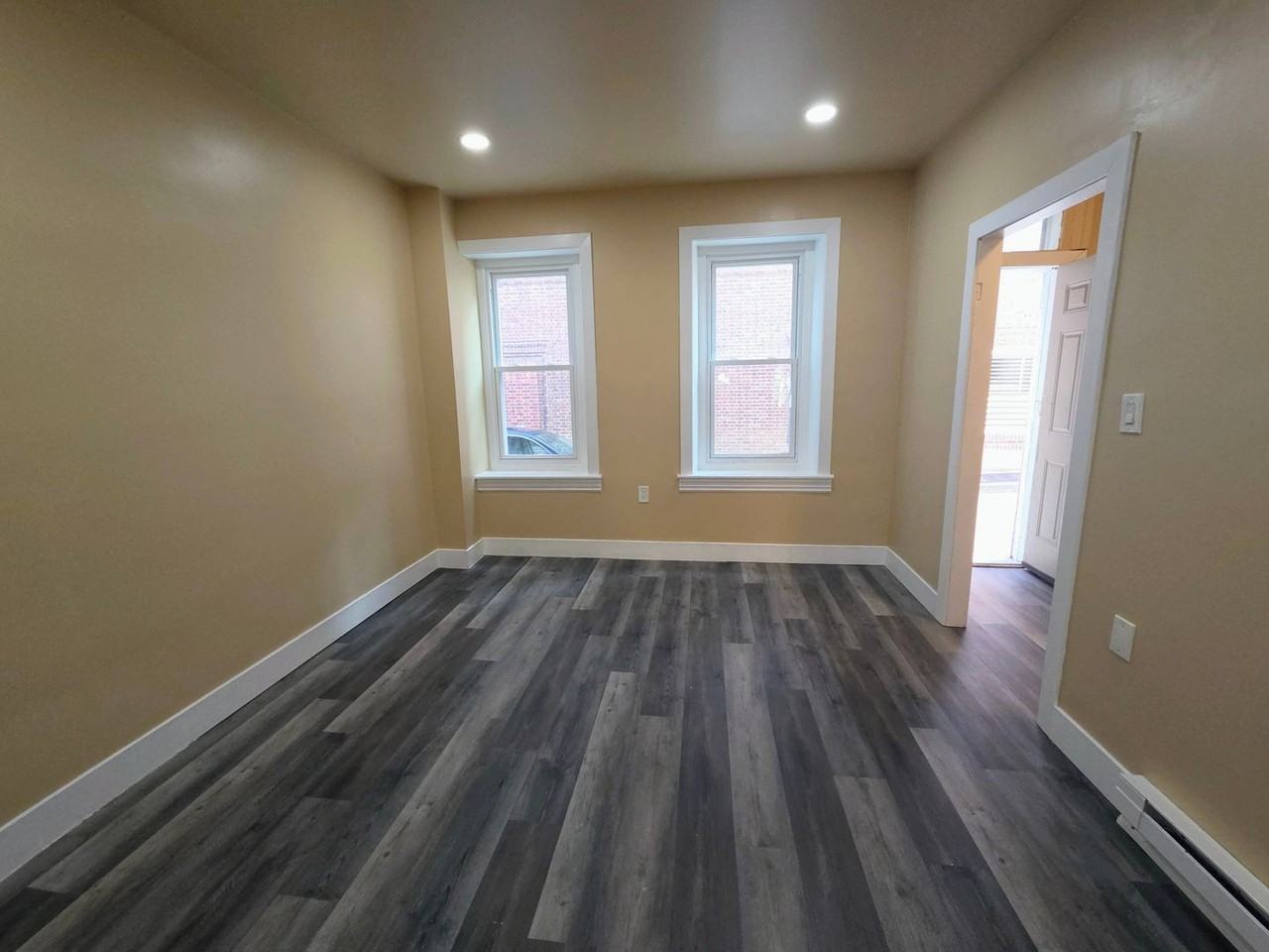729 Chestnut St - Photo 3 of 16
