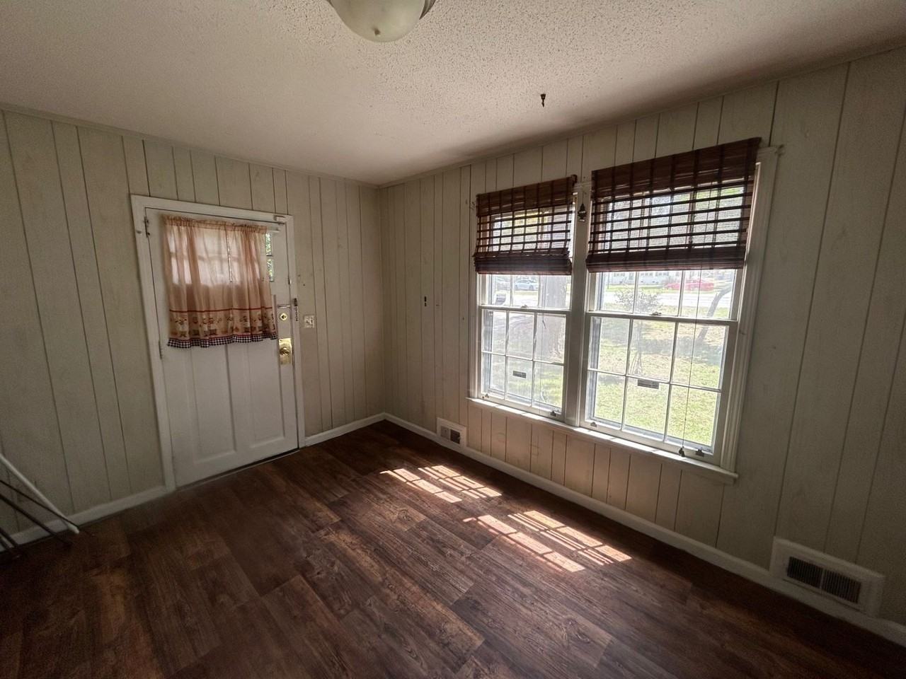 4541 Oxford Rd - Photo 2 of 32