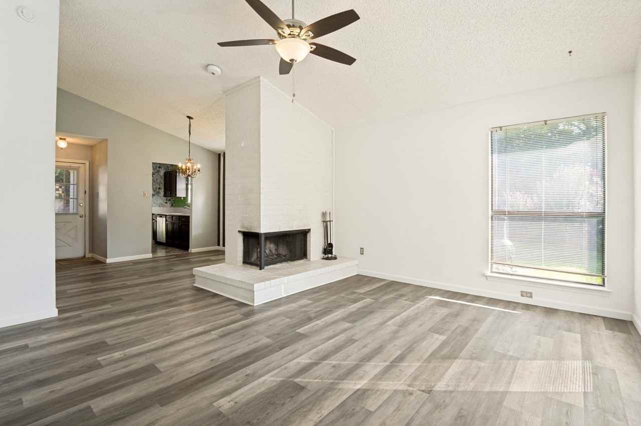 1813 Sherwood Pl - Photo 3 of 12