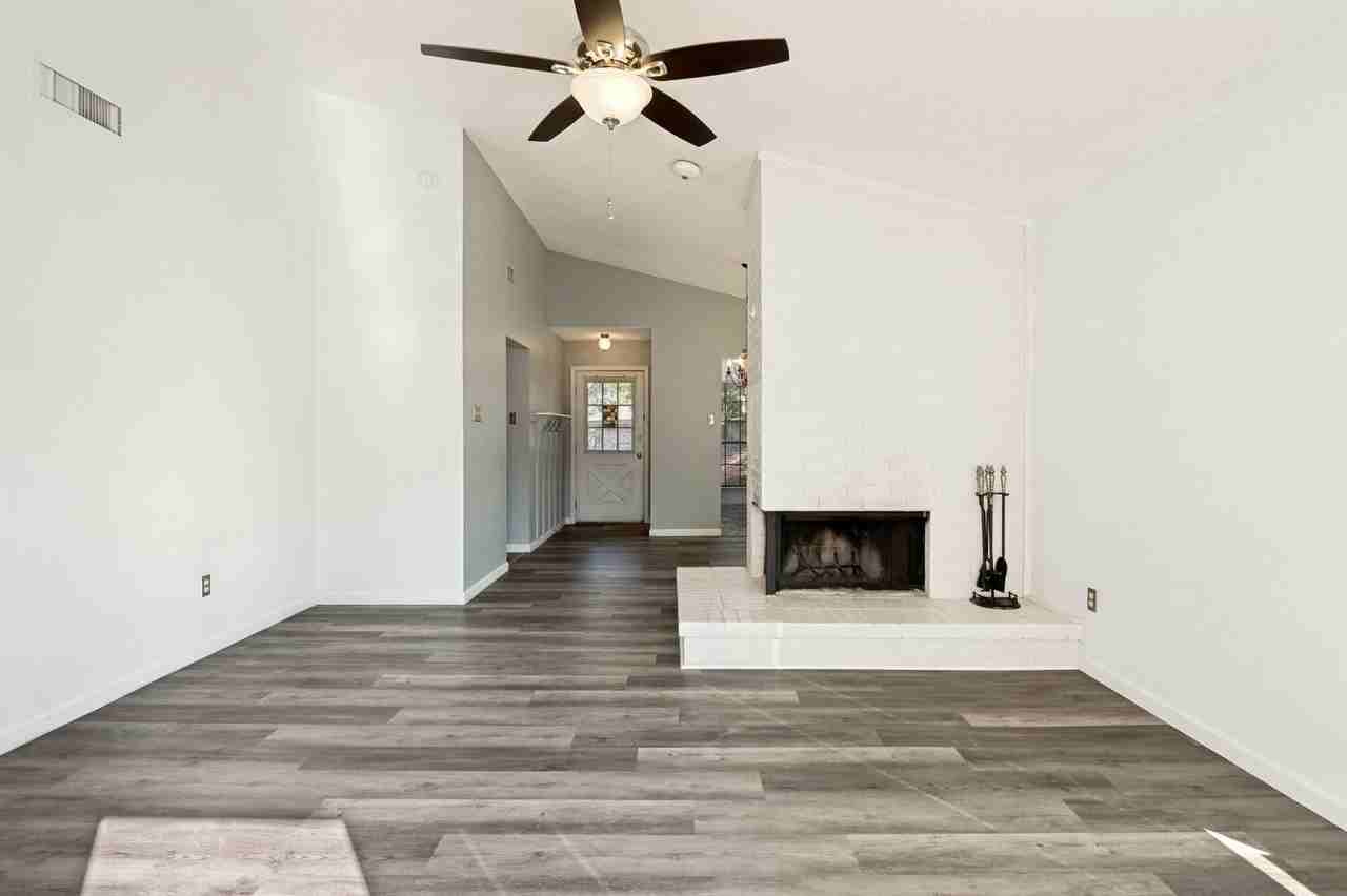 1813 Sherwood Pl - Photo 4 of 12