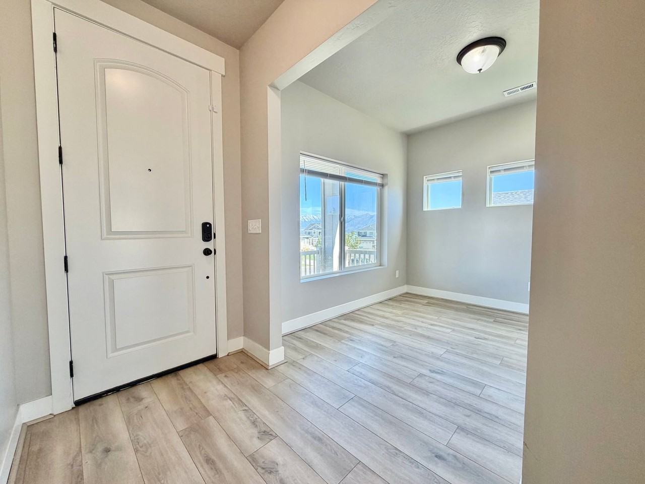 673 W Beth Cir - Photo 3 of 31