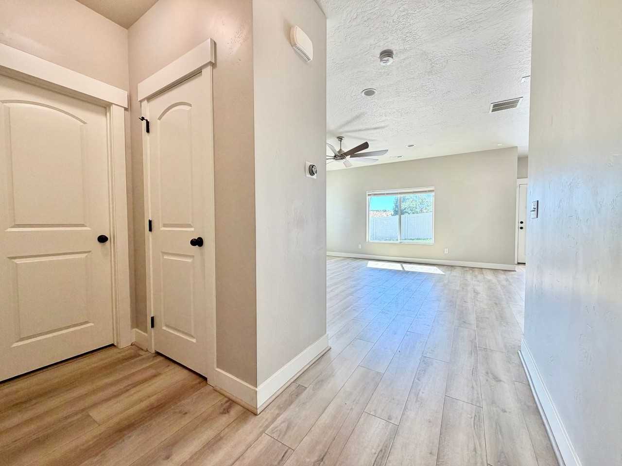 673 W Beth Cir - Photo 6 of 31
