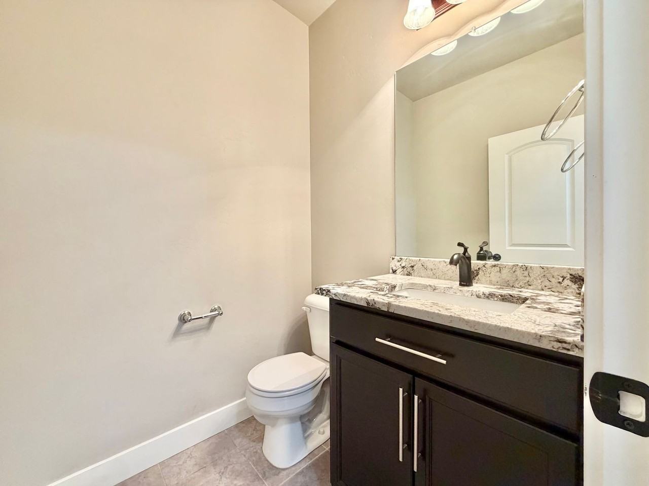 673 W Beth Cir - Photo 7 of 31