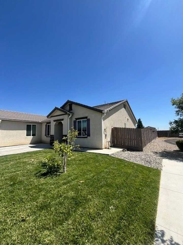 899 Cabrillo St - Photo 2 of 26