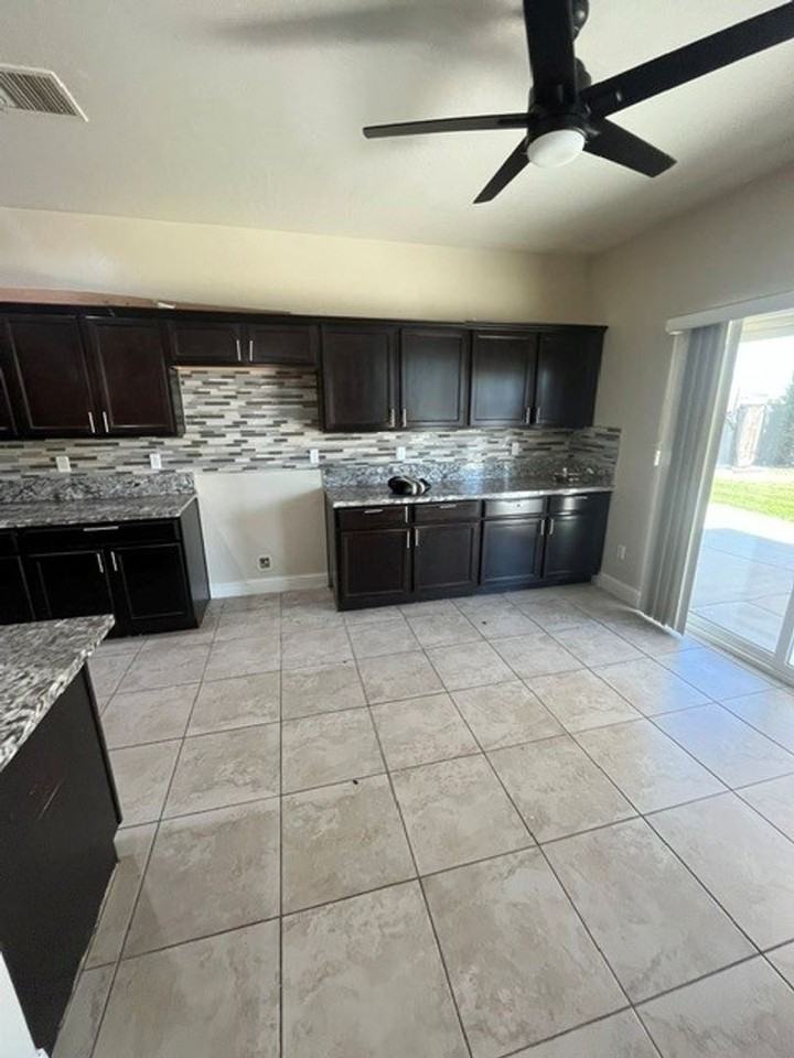 899 Cabrillo St - Photo 6 of 26