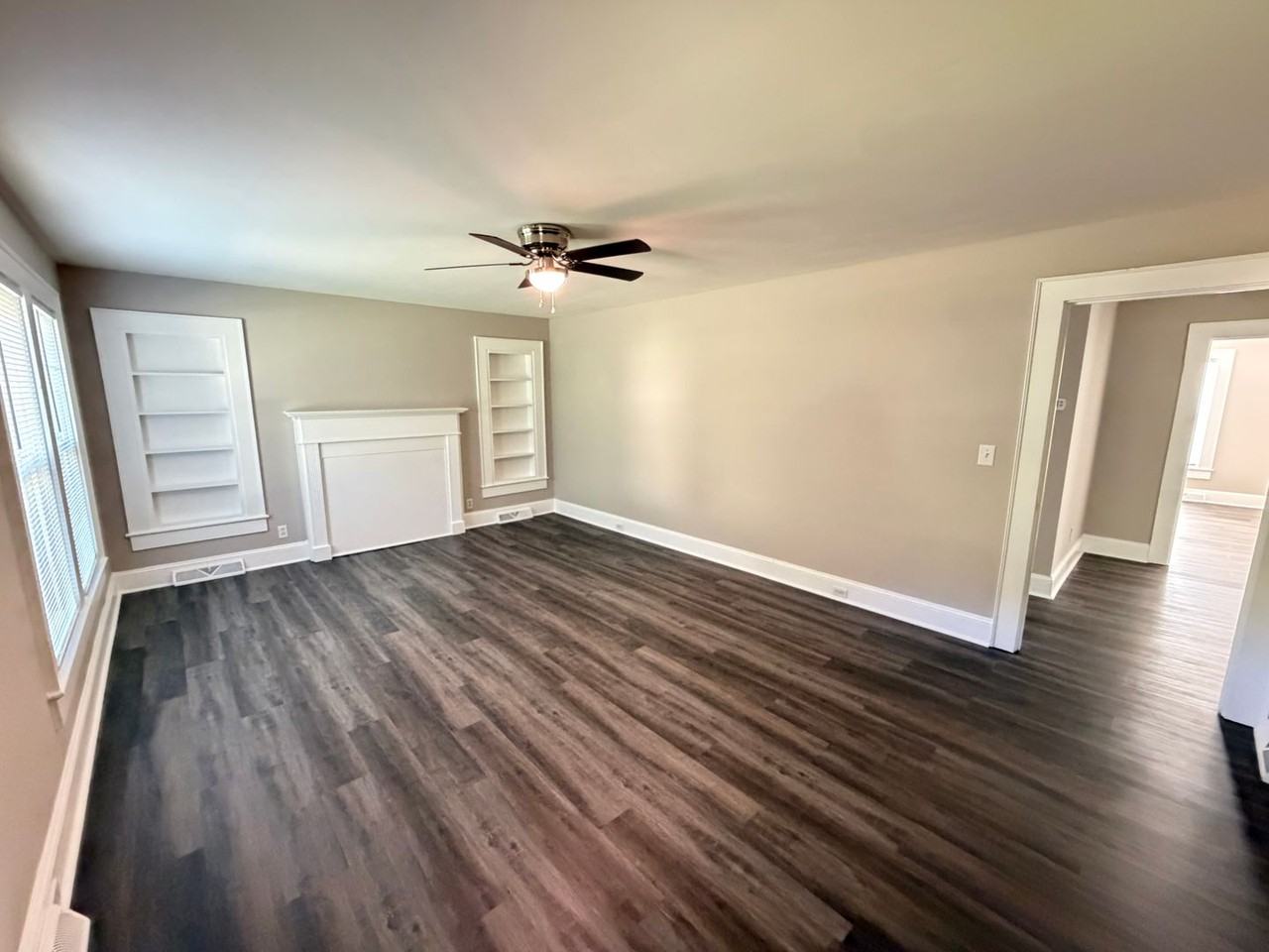 1212 Martin Luther King Ave - Photo 3 of 25