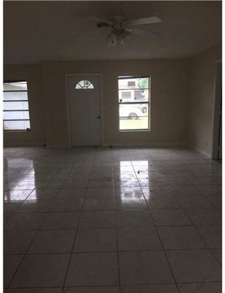 9330 Nw 42nd Ct - Photo 4 of 12
