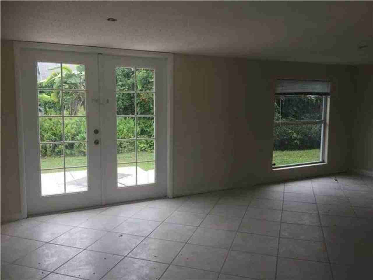 9330 Nw 42nd Ct - Photo 5 of 12