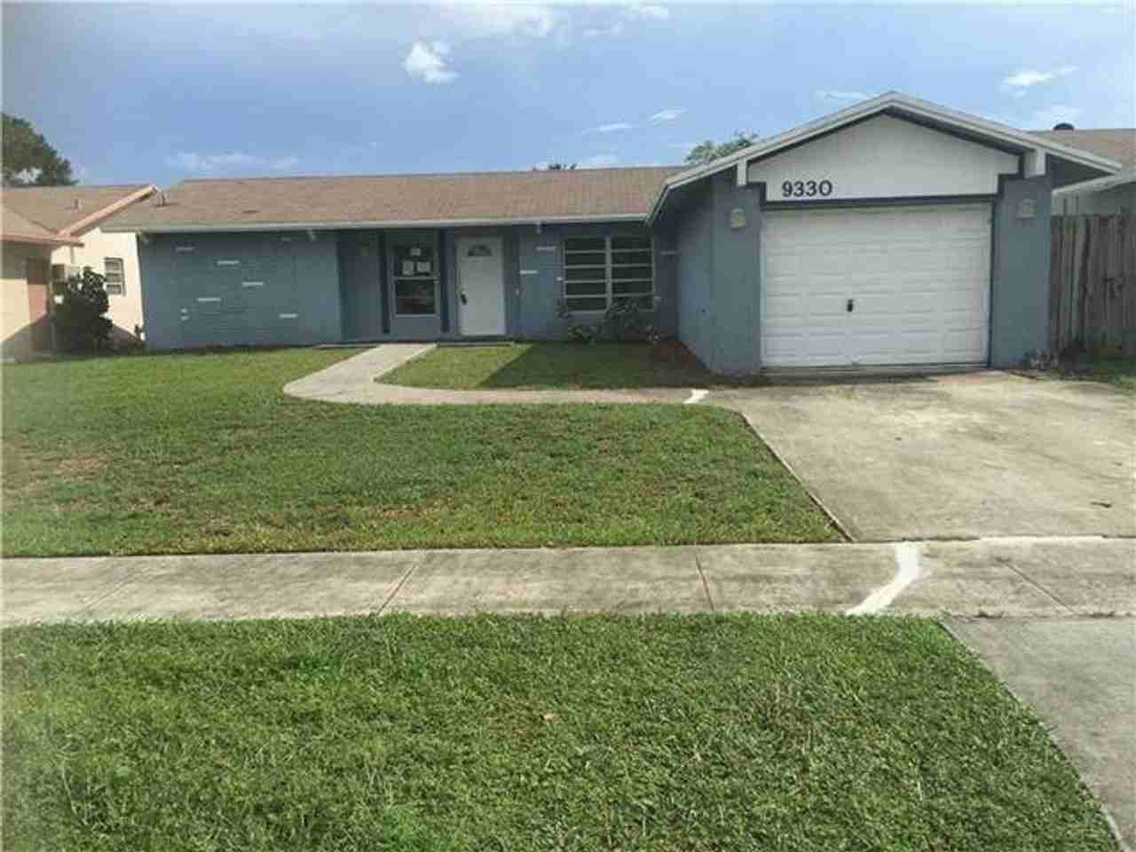 9330 Nw 42nd Ct - Photo 7 of 12