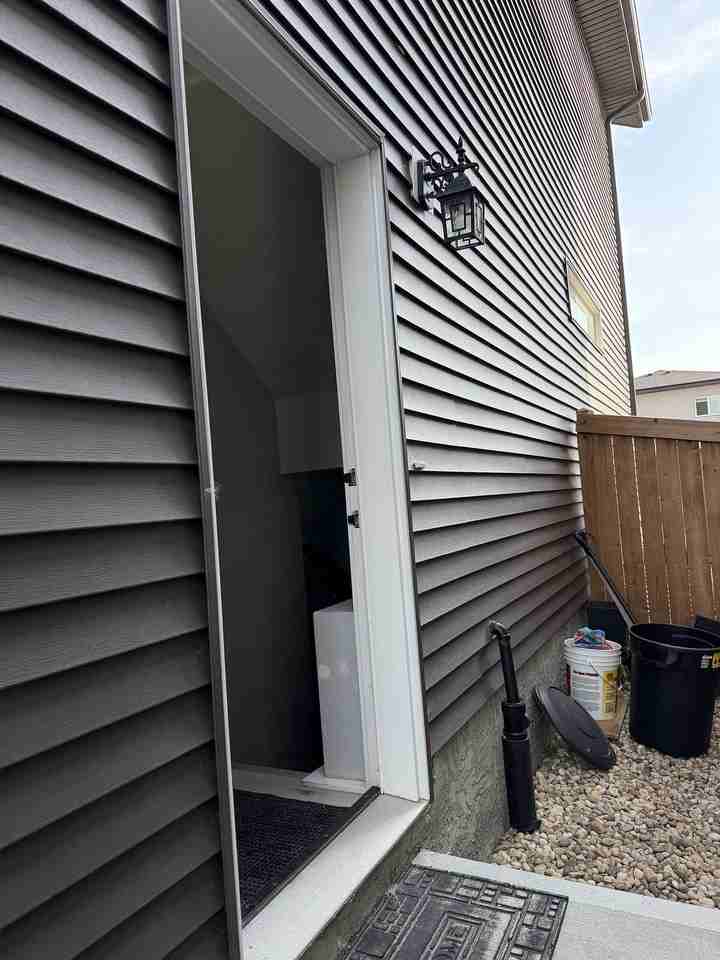 1823 24 St Nw - Photo 7 of 9