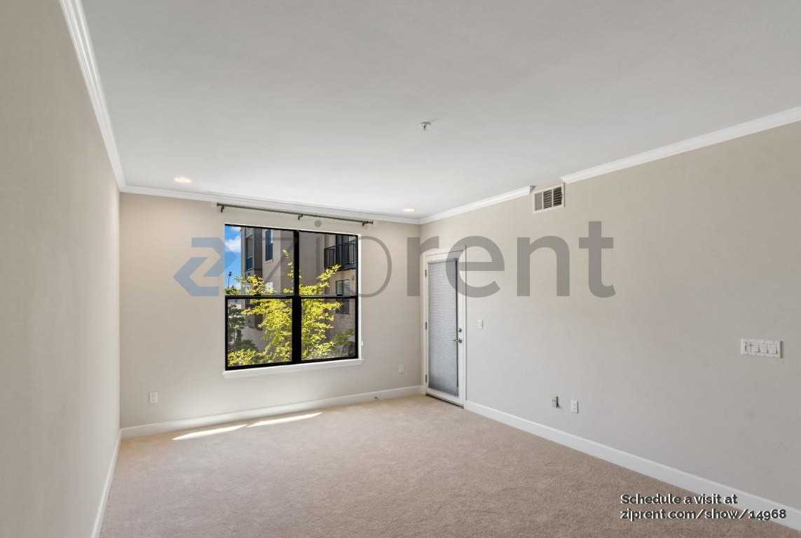 1001 Laurel St #210 - Photo 5 of 19