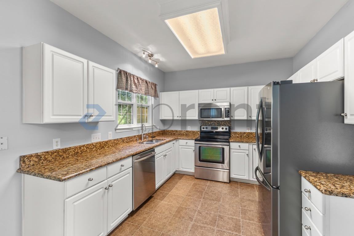 6401 Fillian Ln - Photo 6 of 24