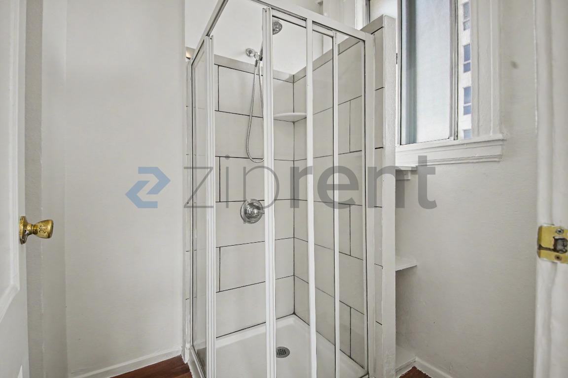 208 W 14th St #406 - Photo 4 of 8