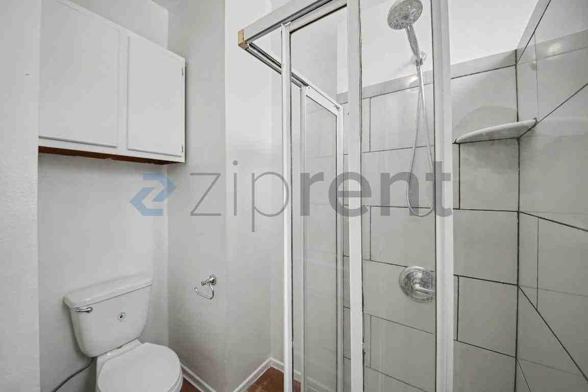 208 W 14th St #406 - Photo 5 of 8
