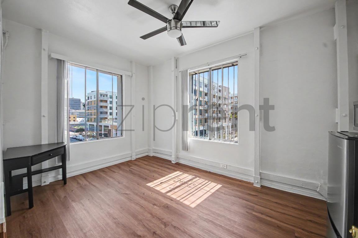 208 W 14th St #406 - Photo 6 of 8