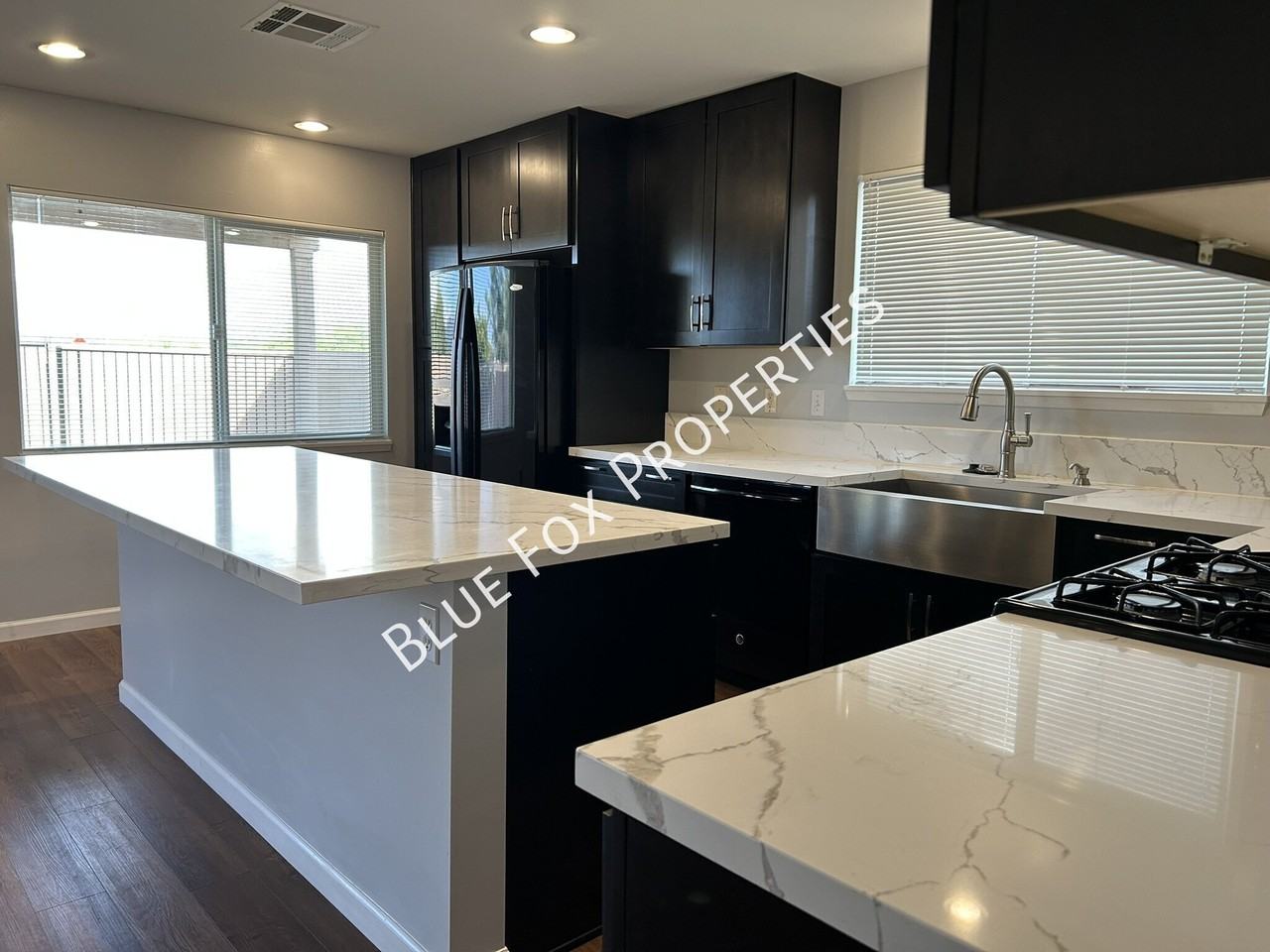 10066 N Blue Crossing Way - Photo 3 of 23