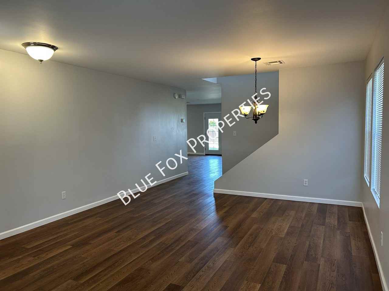 10066 N Blue Crossing Way - Photo 4 of 23