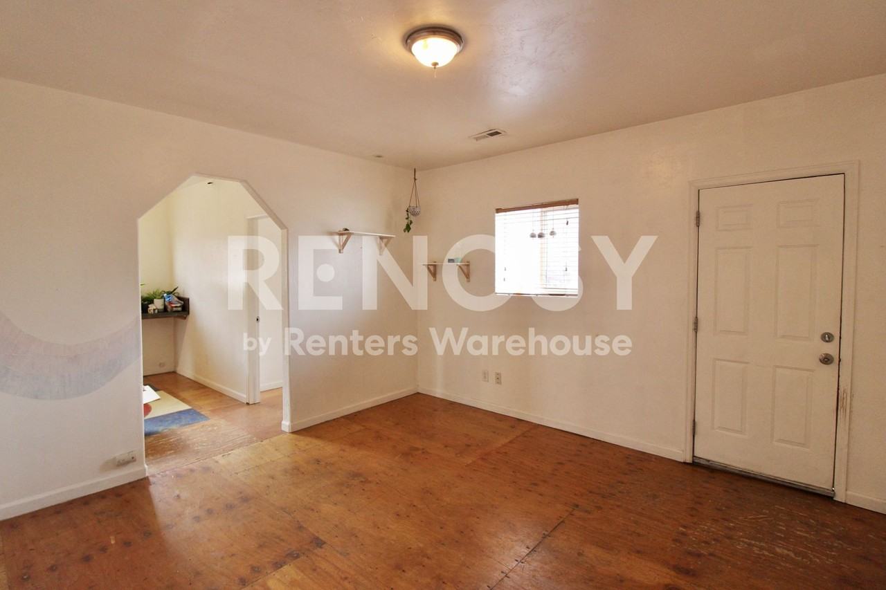 139 S Raleigh St - Photo 3 of 18