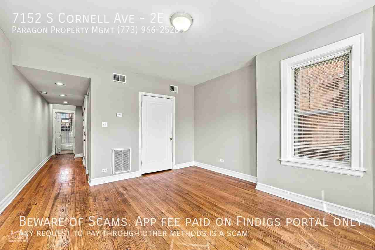 7152 S Cornell Ave #2E - Photo 3 of 12