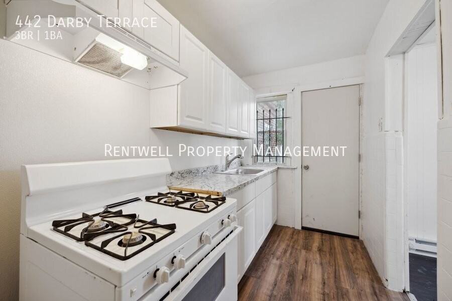 442 Darby Ter - Photo 6 of 15