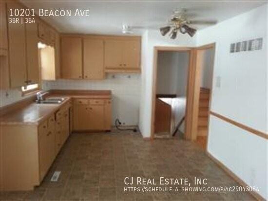 10201 Beacon Ave - Photo 2 of 7