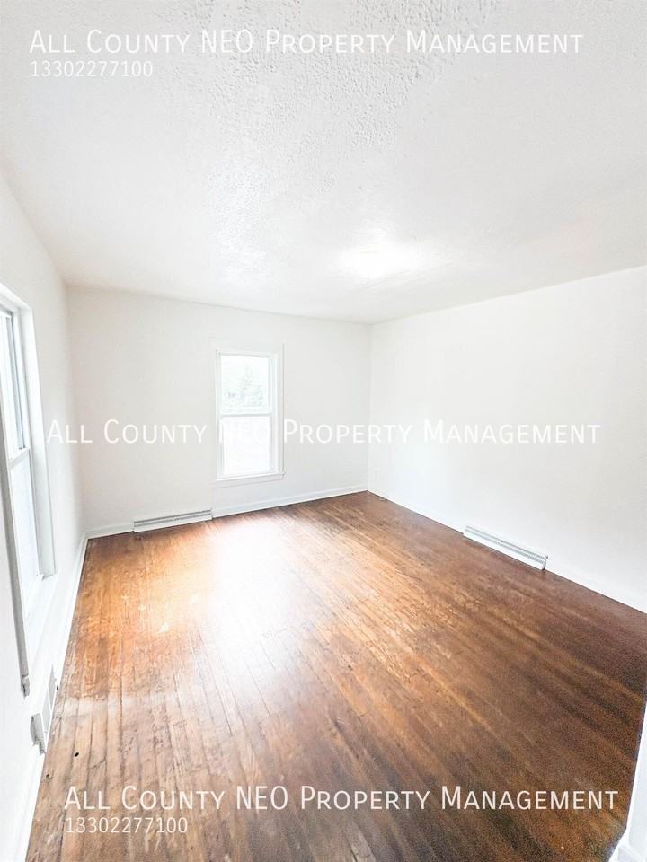 859 Brown St - Photo 4 of 10
