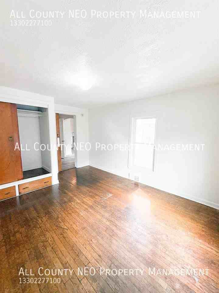 859 Brown St - Photo 5 of 10