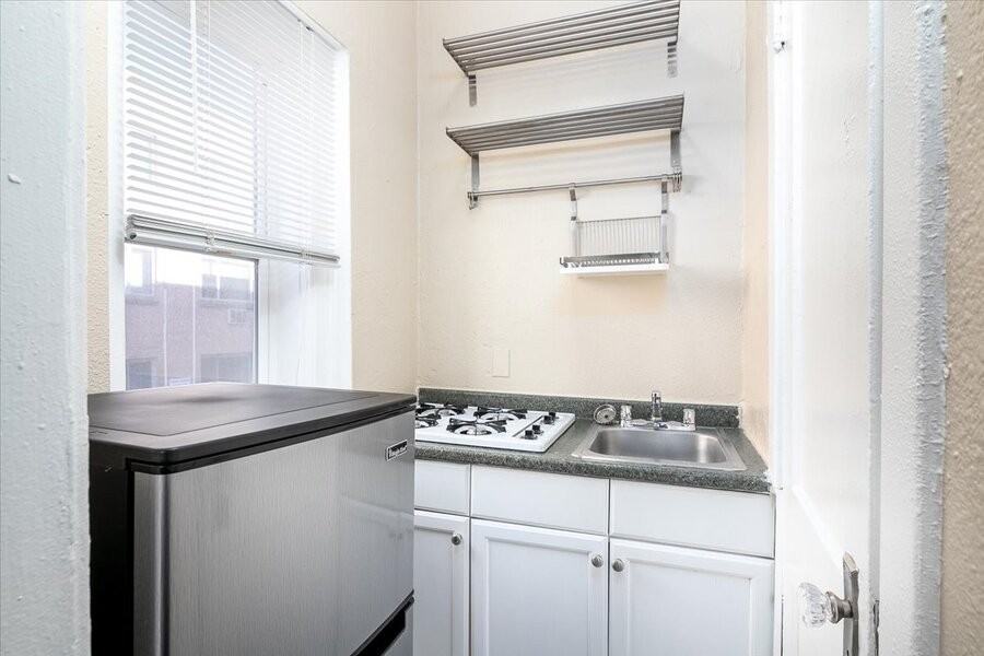 1235 N Washington St #19 - Photo 6 of 19