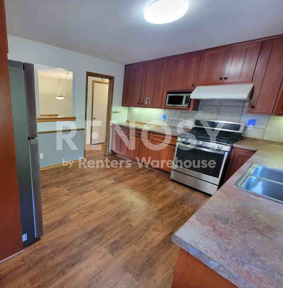 5408 Creek View Ln - Photo 5 of 39