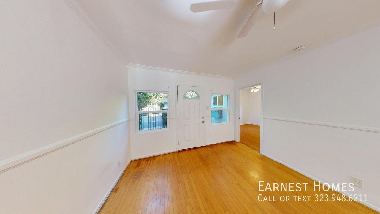 2107 Vine St - Photo 2 of 18