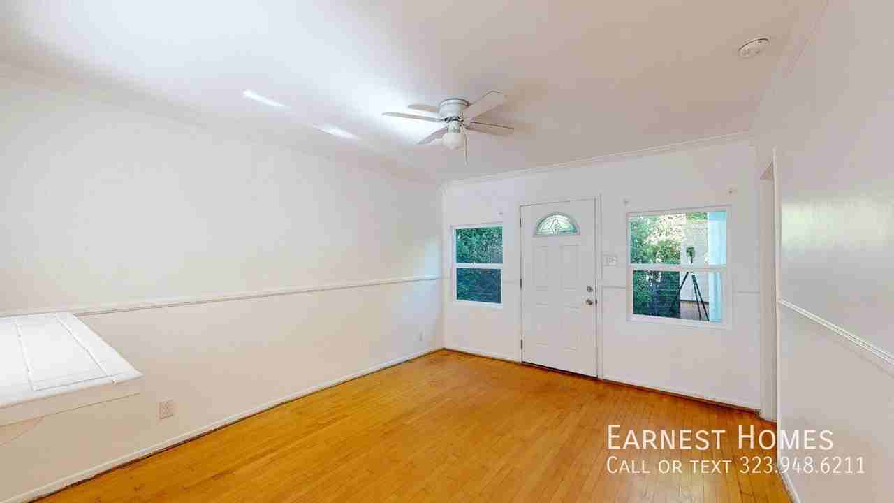 2107 Vine St - Photo 4 of 18
