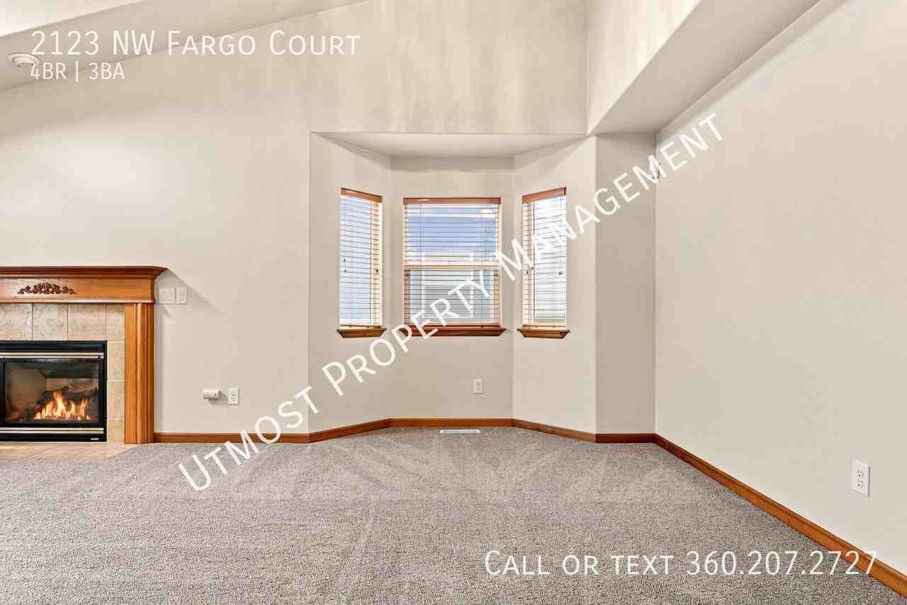 2123 Nw Fargo Ct - Photo 5 of 10