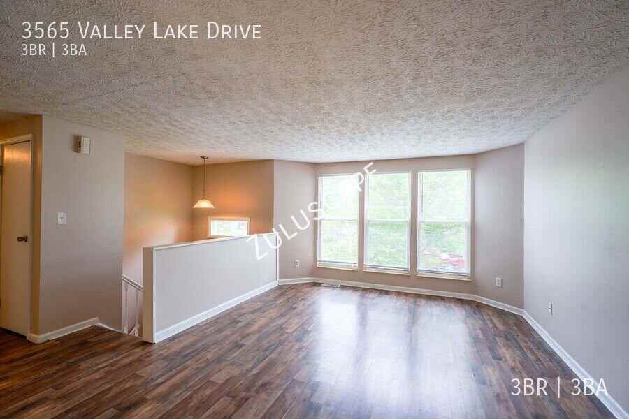 3565 Valley Lake Dr - Photo 2 of 24
