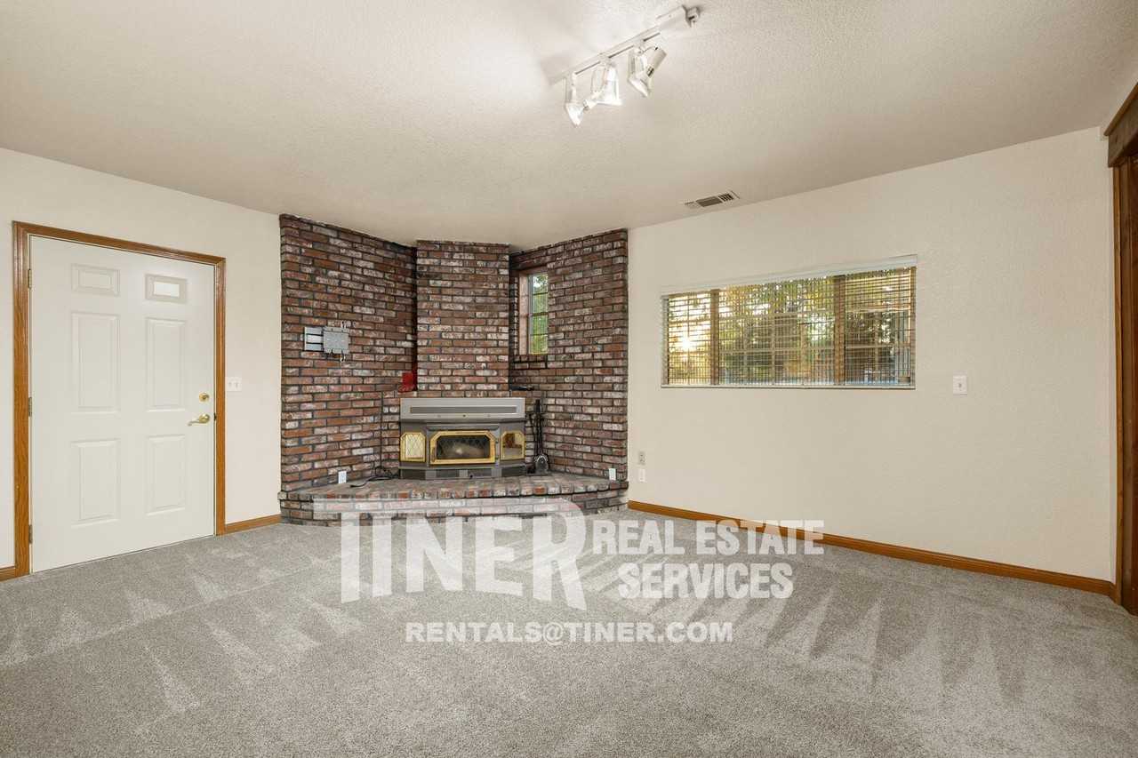 3845 Marshall Ave - Photo 3 of 49