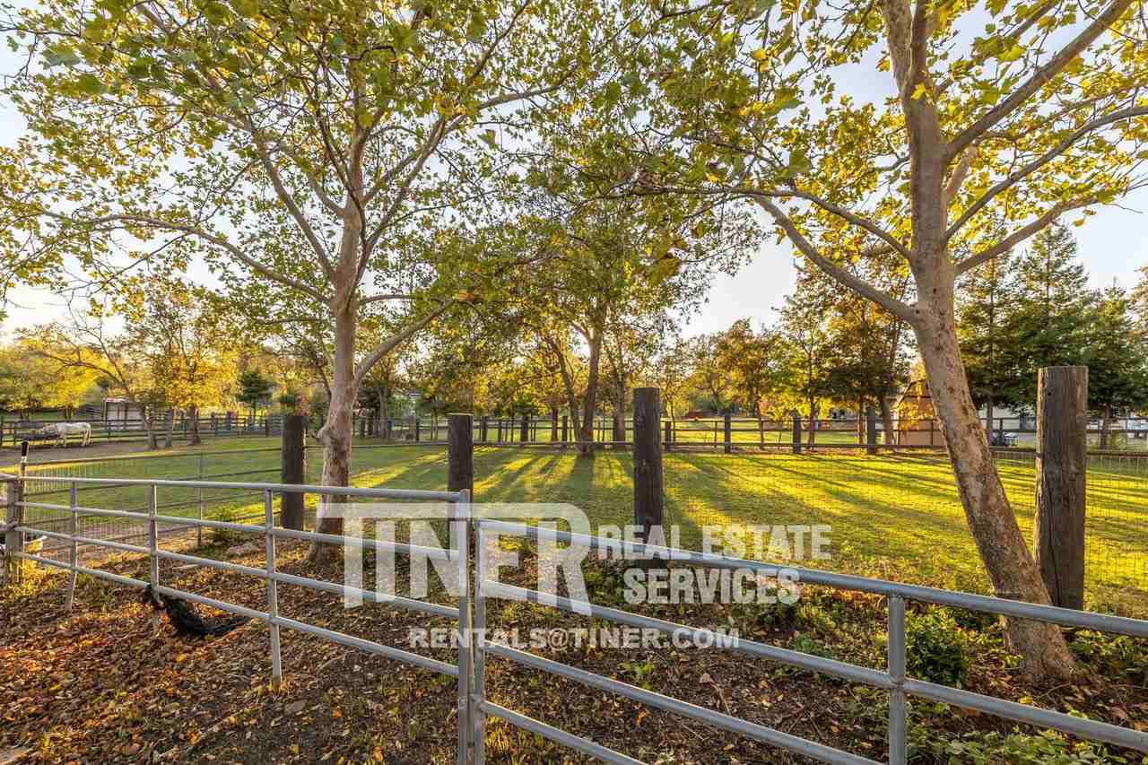 3845 Marshall Ave - Photo 4 of 49
