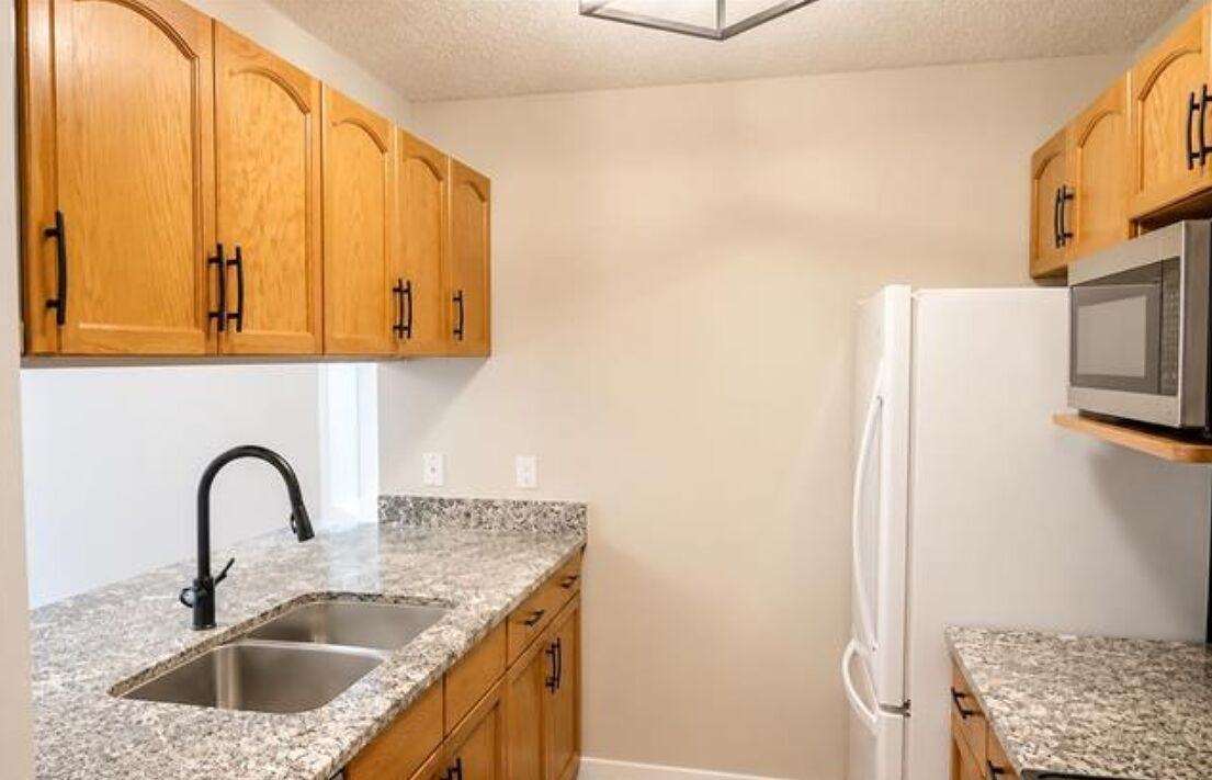 17447 Promenade West - Photo 2 of 18