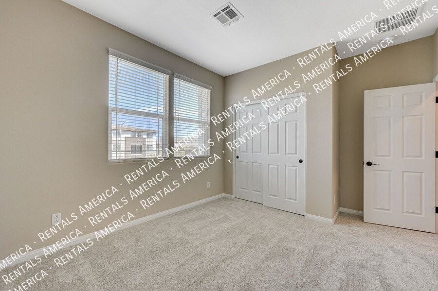 4554 Cloudrest Peak St - Photo 6 of 16